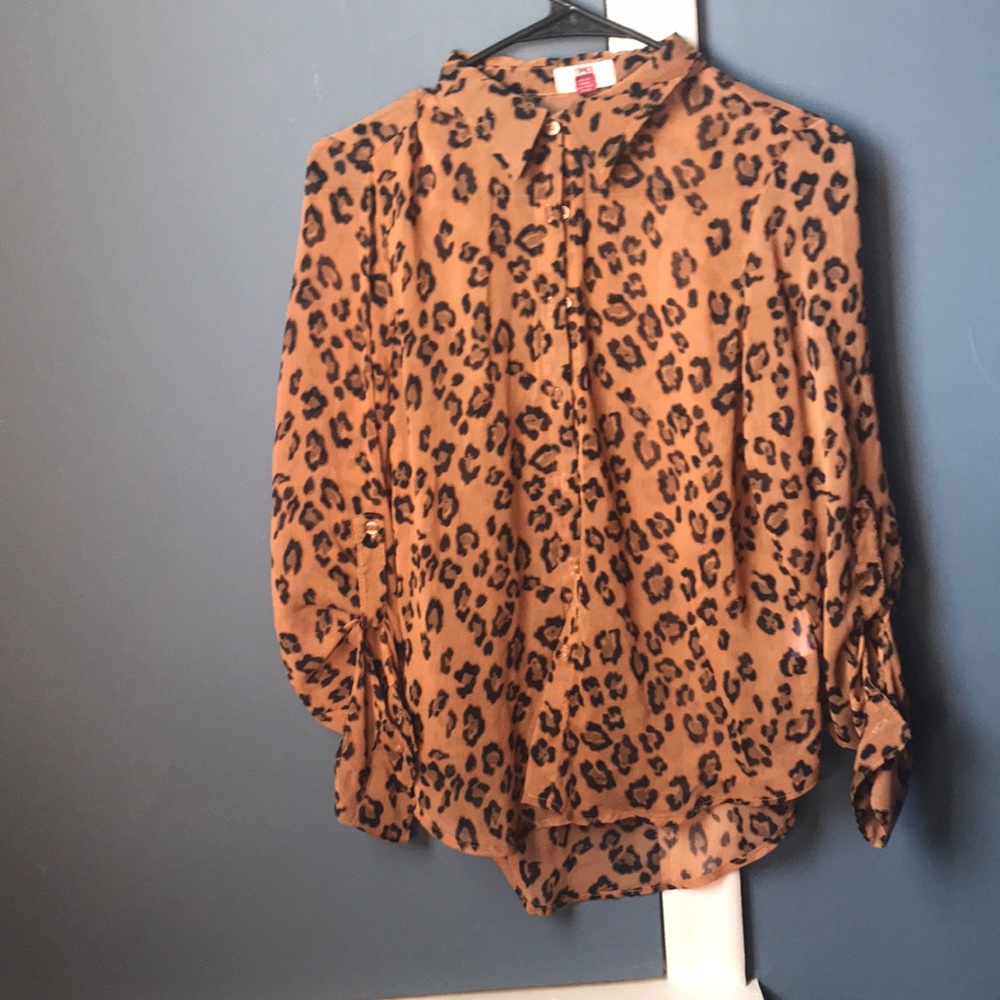 💥💥 Women’s cheetah print button up💥💥